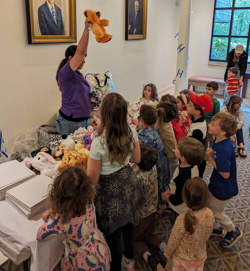 		                                </a>
		                                		                                
		                                		                            	                            	
		                            <span class="slider_description">We had a great time making stuffed animals, doing a Chametz Hunt and eating lunch at our April young family program. Visit orveshalom.org to learn about upcoming programs.</span>
		                            		                            		                            